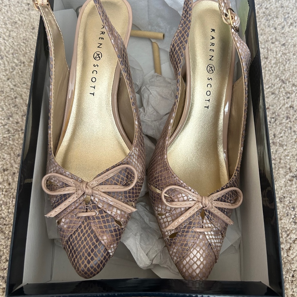Karen Scott Sling Back pumps